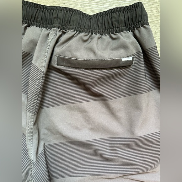 Vuori Banks Performance Shorts 9 In Inseam Black And Gray Size Small - Picture 4 of 5